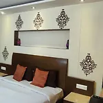 Happy Vibes Studio Flats - Service Apartment
