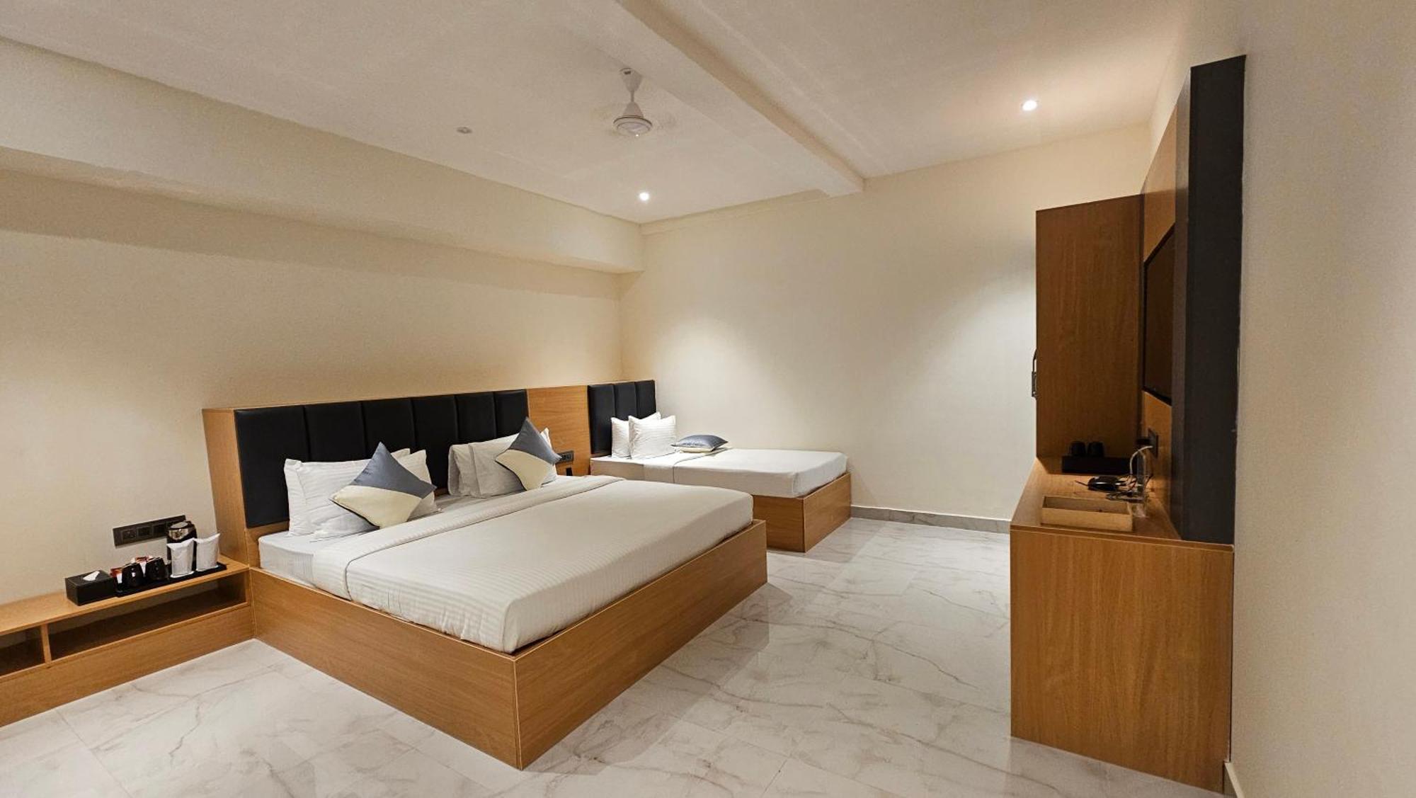 Emerald Urban Comforts 3*