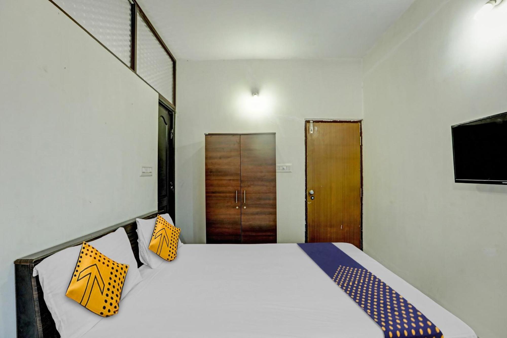 Spot On Sri Durga Residency Hd Kote 3*