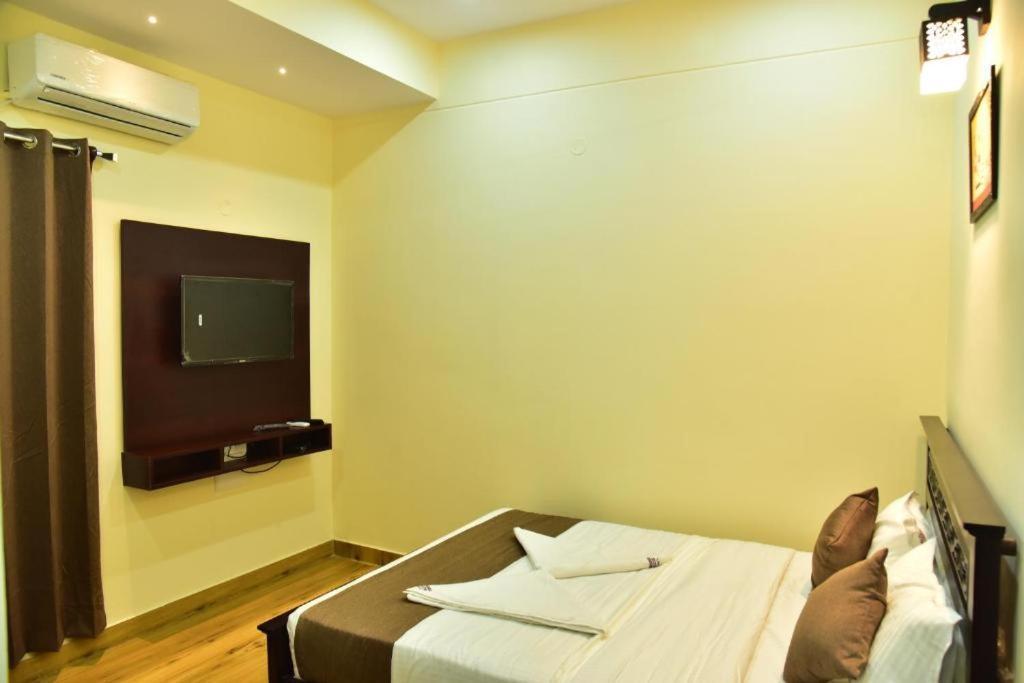 Sak Royal Residency 2 Kms From Palace Hotel Mysore