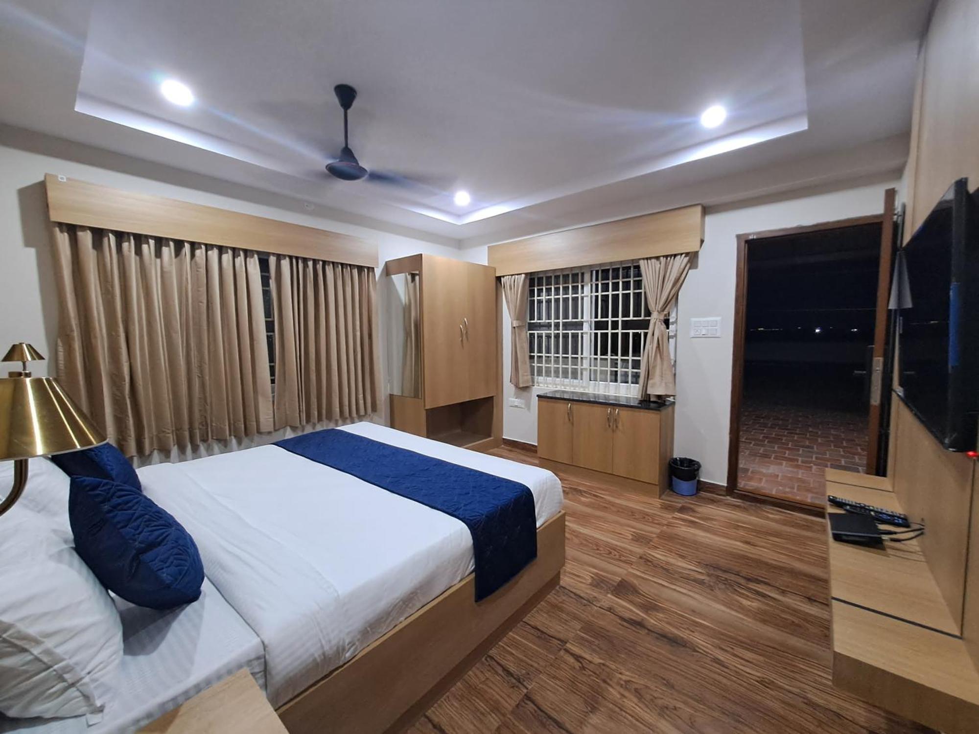 Sky Hotel 2*