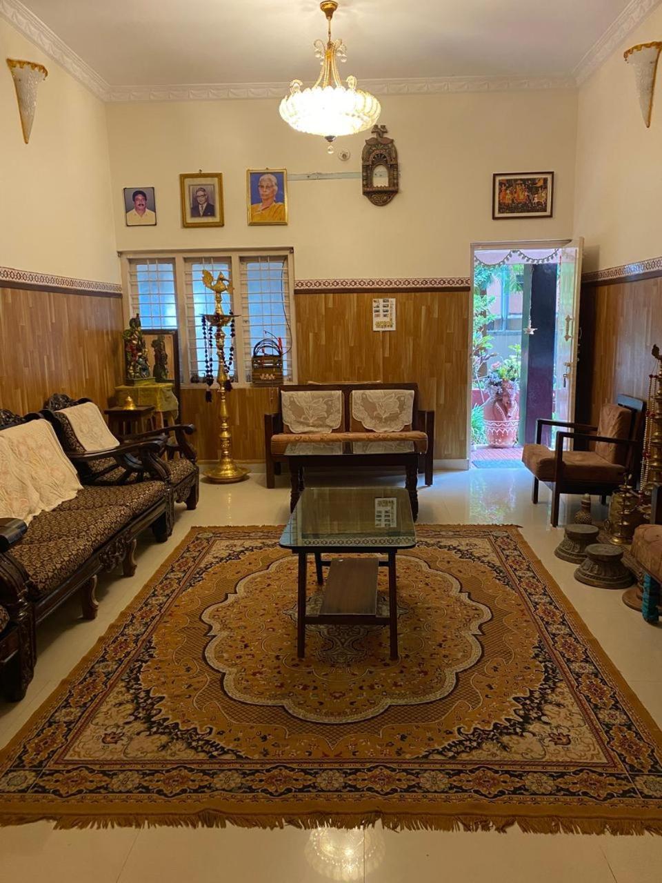 Vintage House Homestay *