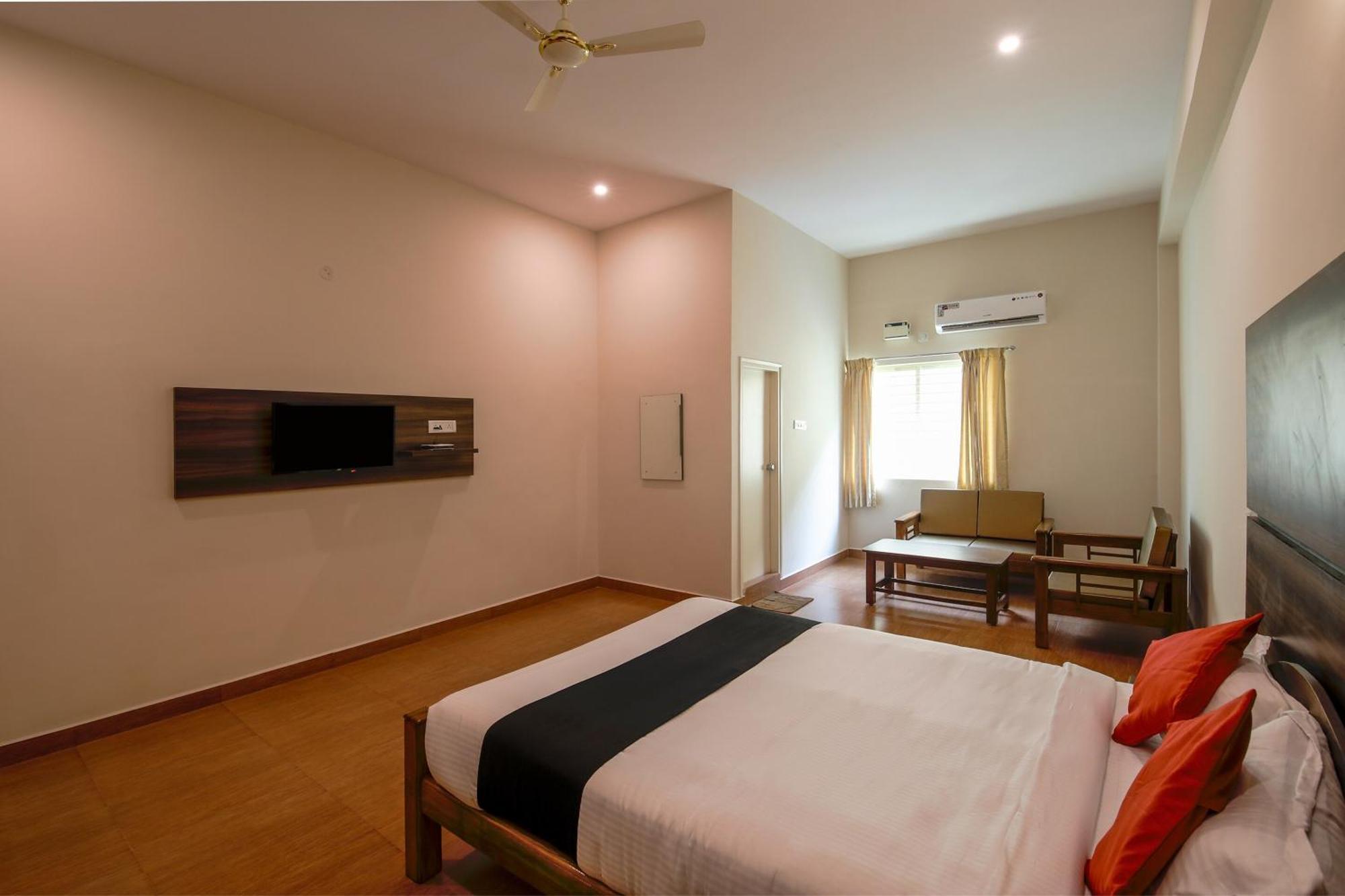 Townhouse J K Golden Embassy Hotel