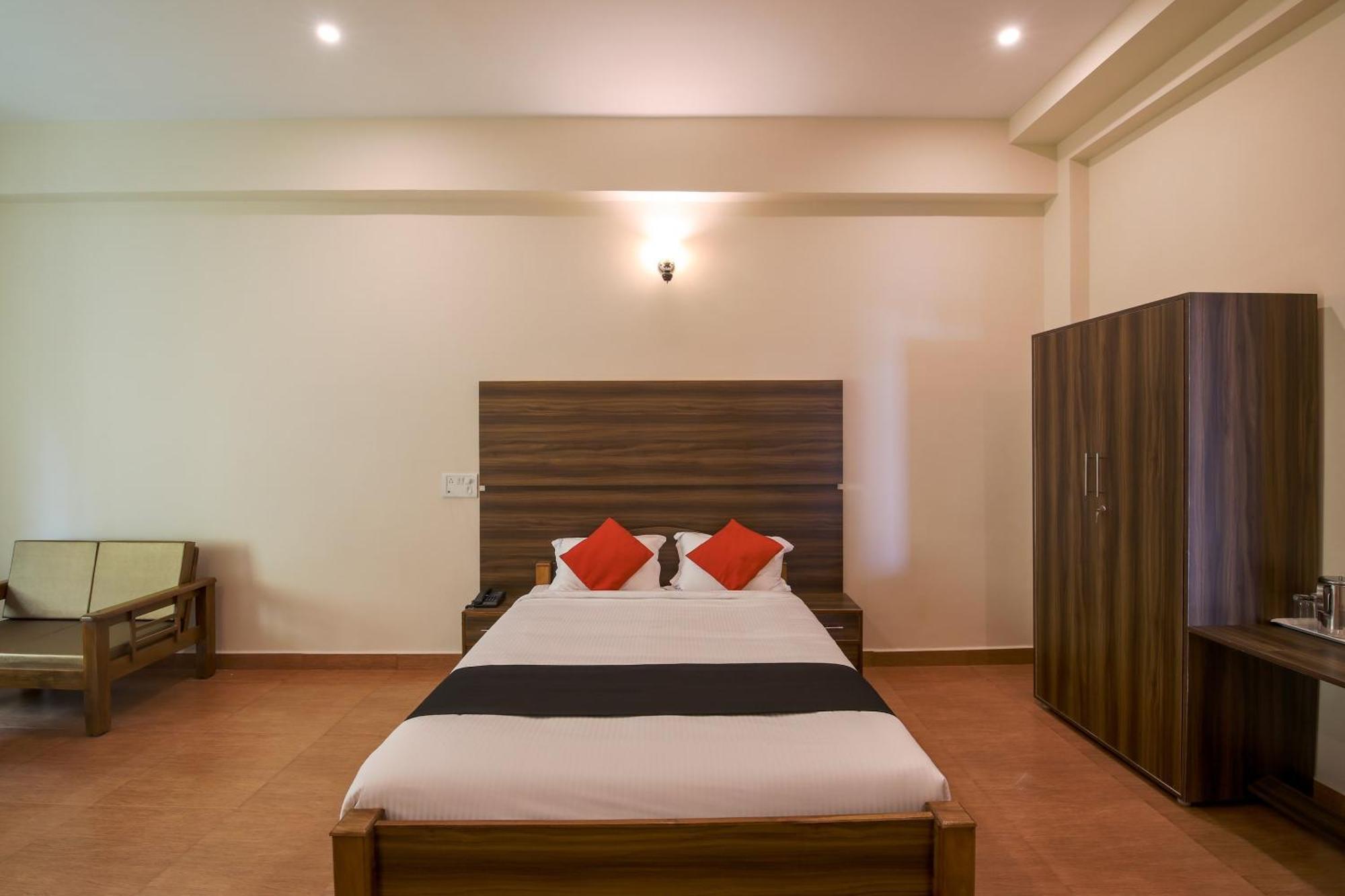 Townhouse J K Golden Embassy Hotel