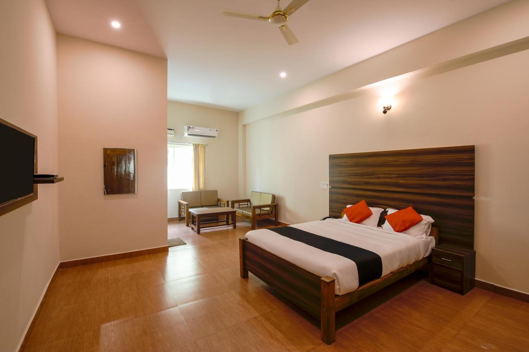 Townhouse J K Golden Embassy Hotel 3*
