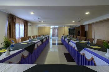Hotel Treebo Three Leaves 3*
