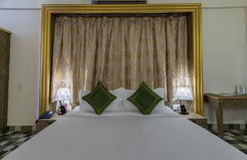 Hotel Treebo Three Leaves 3*