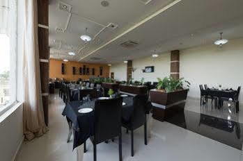 Hotel Treebo Three Leaves 3*