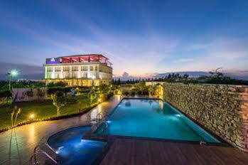 Hotel Treebo Three Leaves 3*