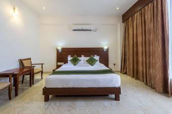 Hotel Treebo Three Leaves 3*