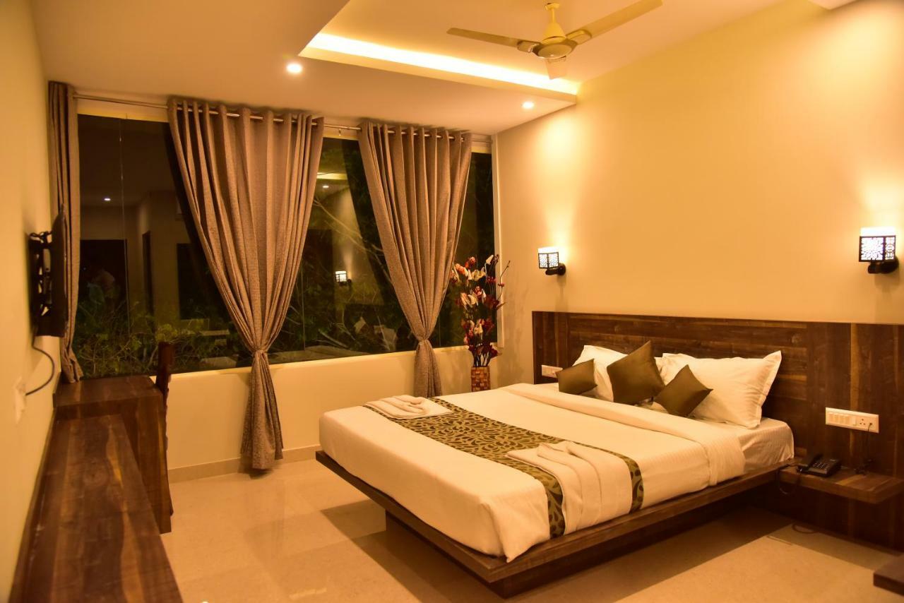 Le Oak Mysore