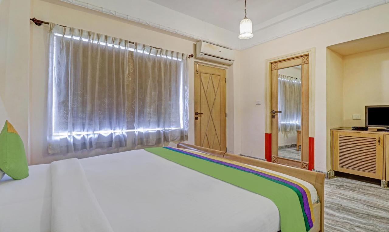 Treebo Komfort Suites, 3 Km From Palace Hotel 3*
