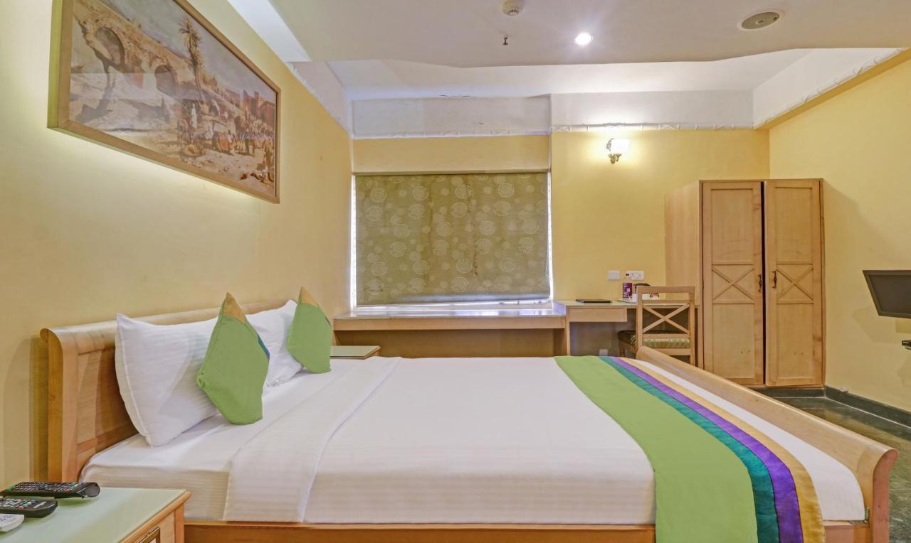 Hotel Treebo Komfort Suites, 3 Km From Palace 3*