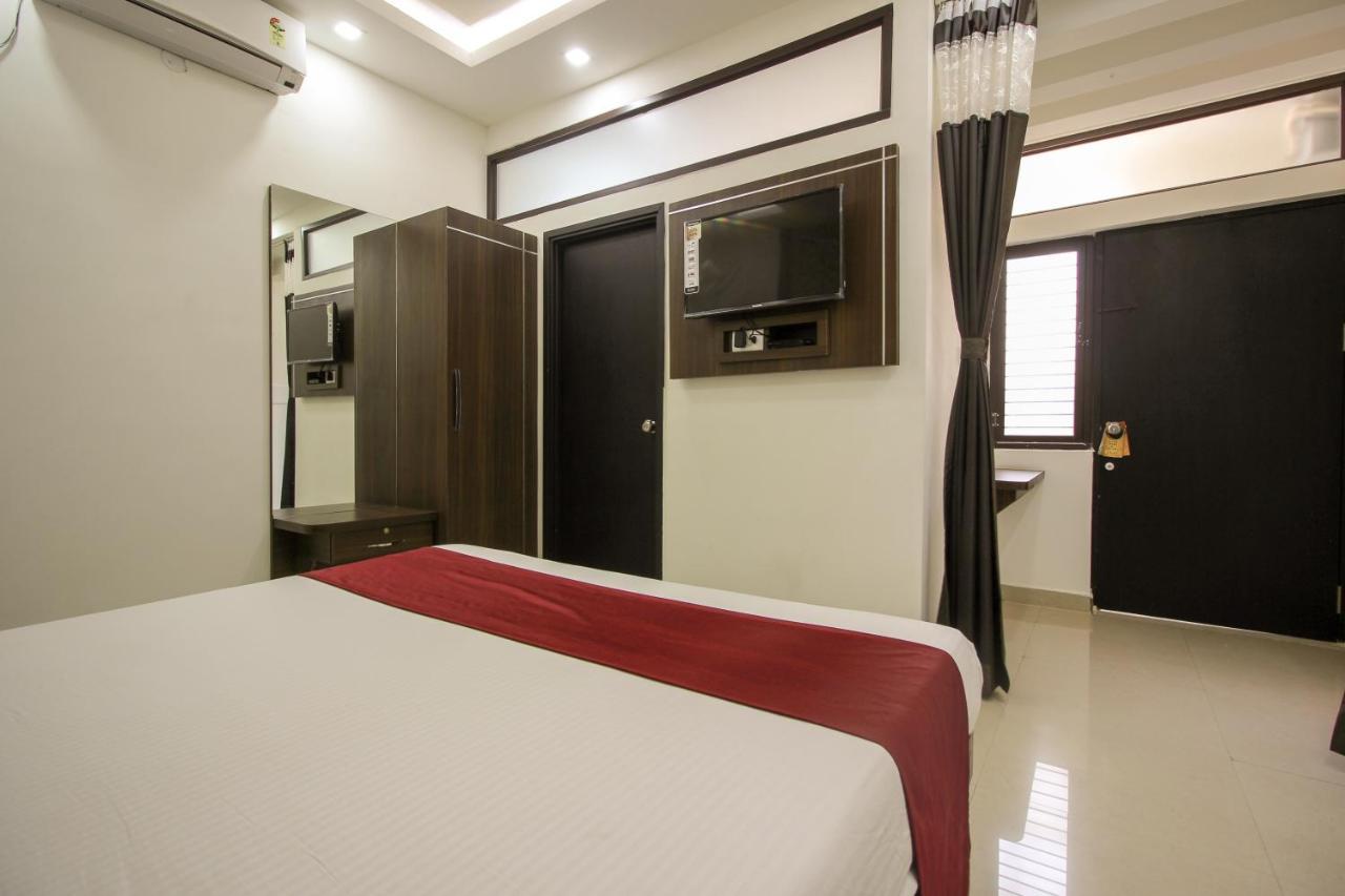 Super Oyo Flagship 8281 Aj Palace 3*
