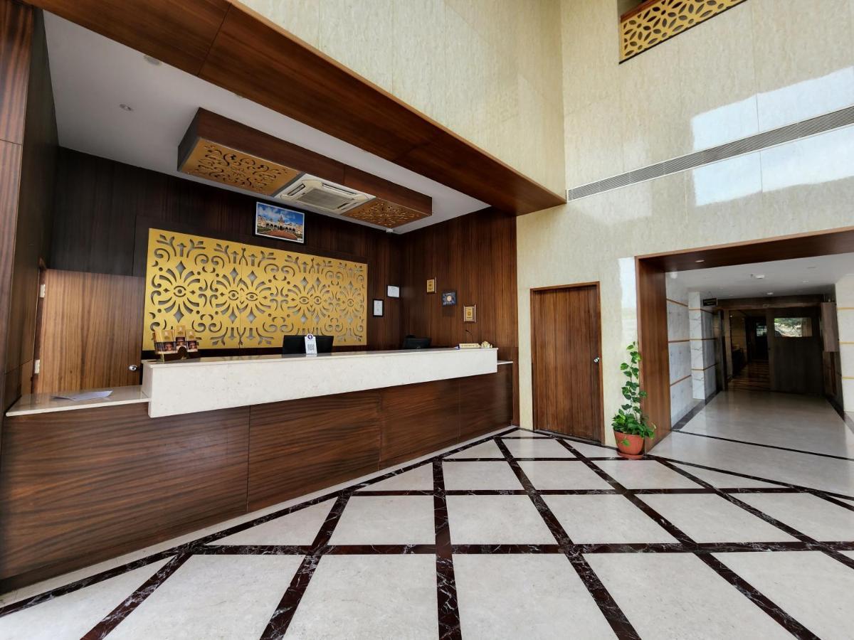 Preethi International 3*