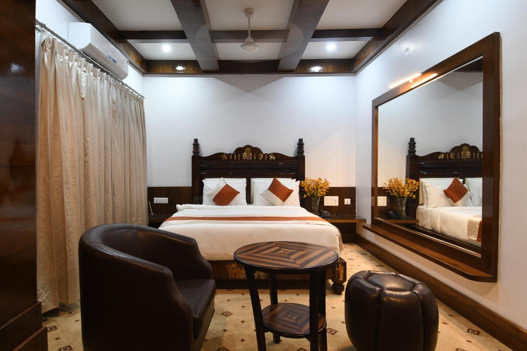 Lok Sagar Hotel 3*