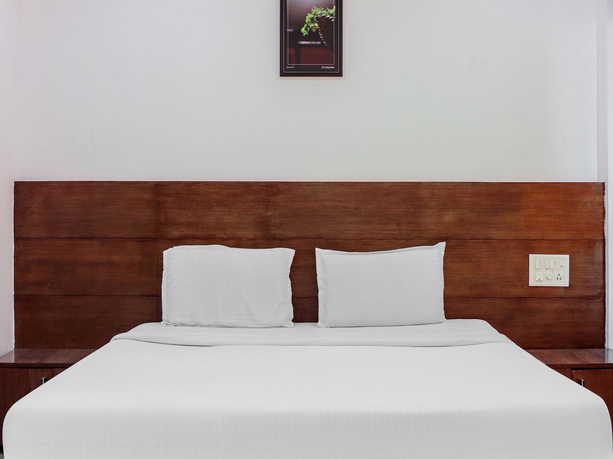 Collection O Yashaswi Comforts Hotel