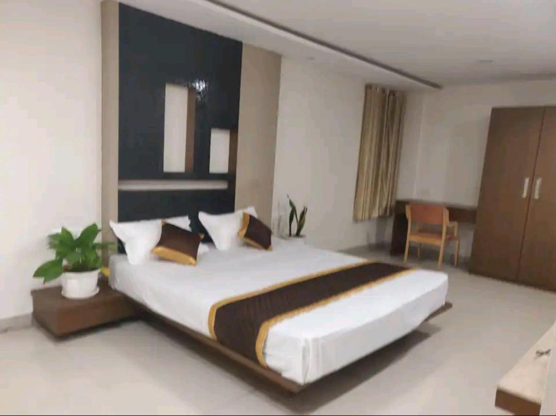 Happy Vibes 3 Bhk Service Apartment