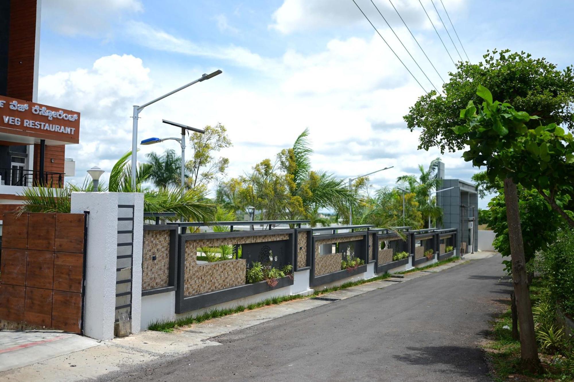 R R Residency Hotel