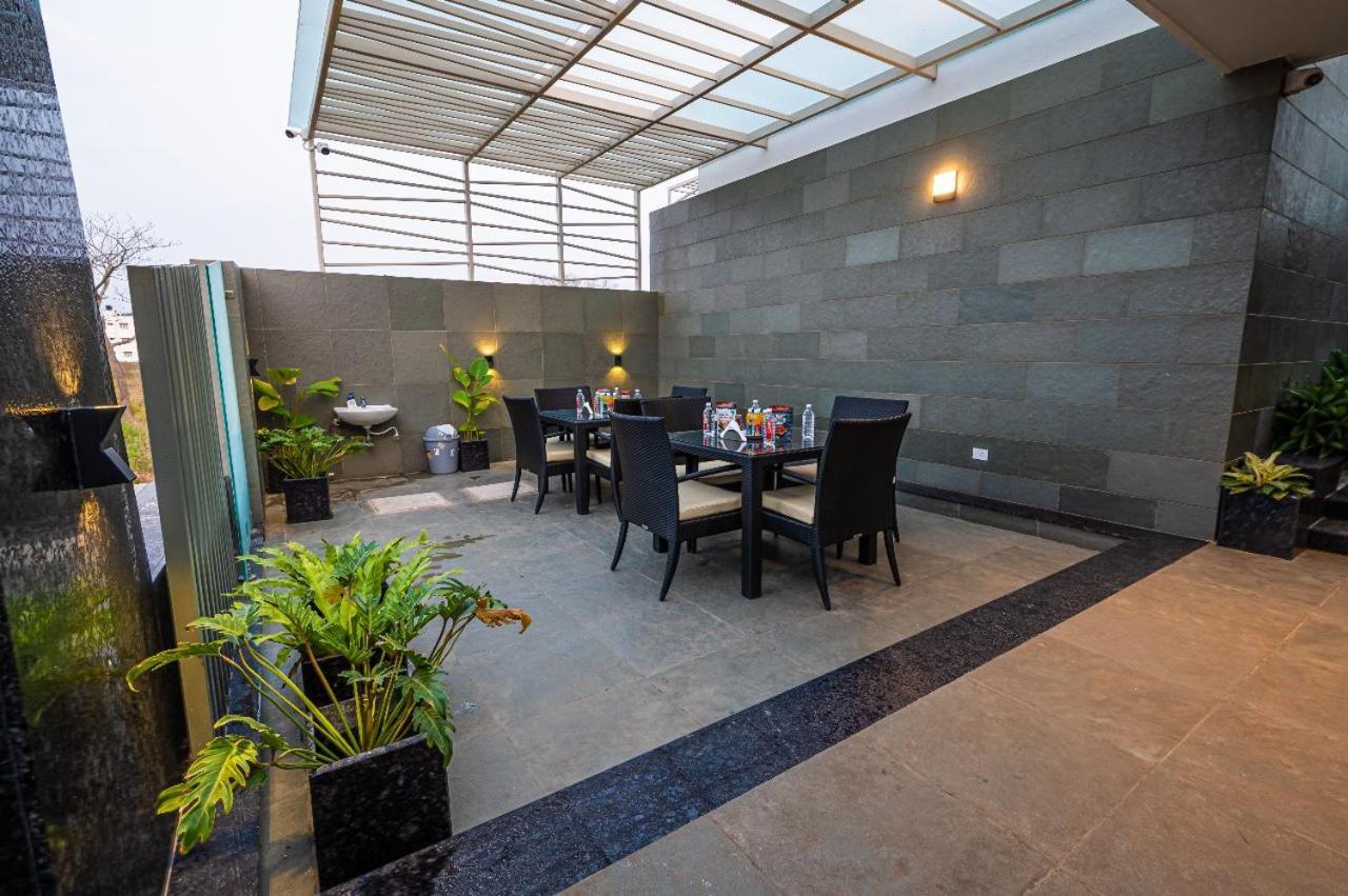 Lodge S R Luxury *
