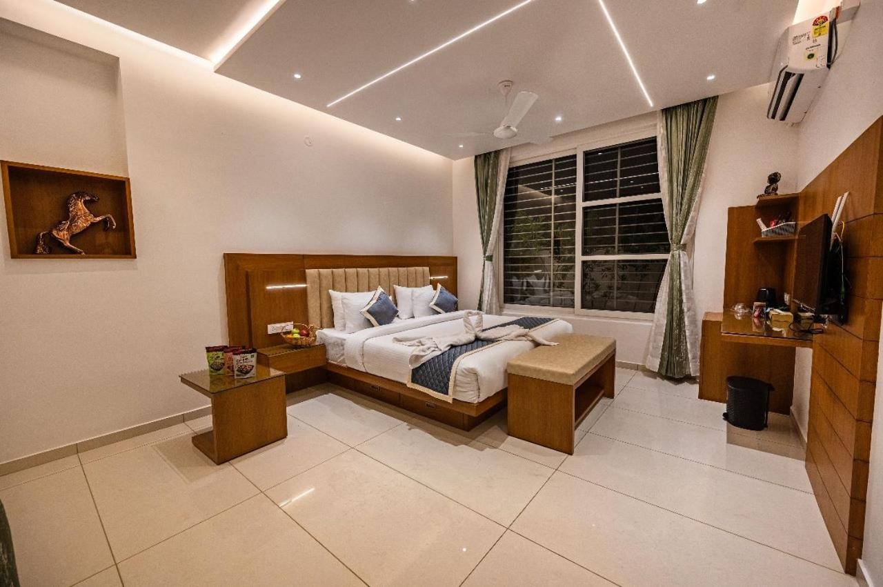 S R Luxury Lodge *