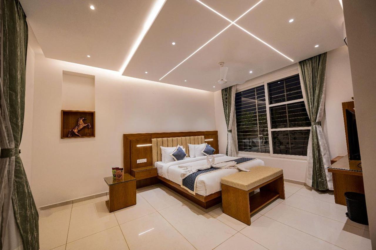 Lodge S R Luxury