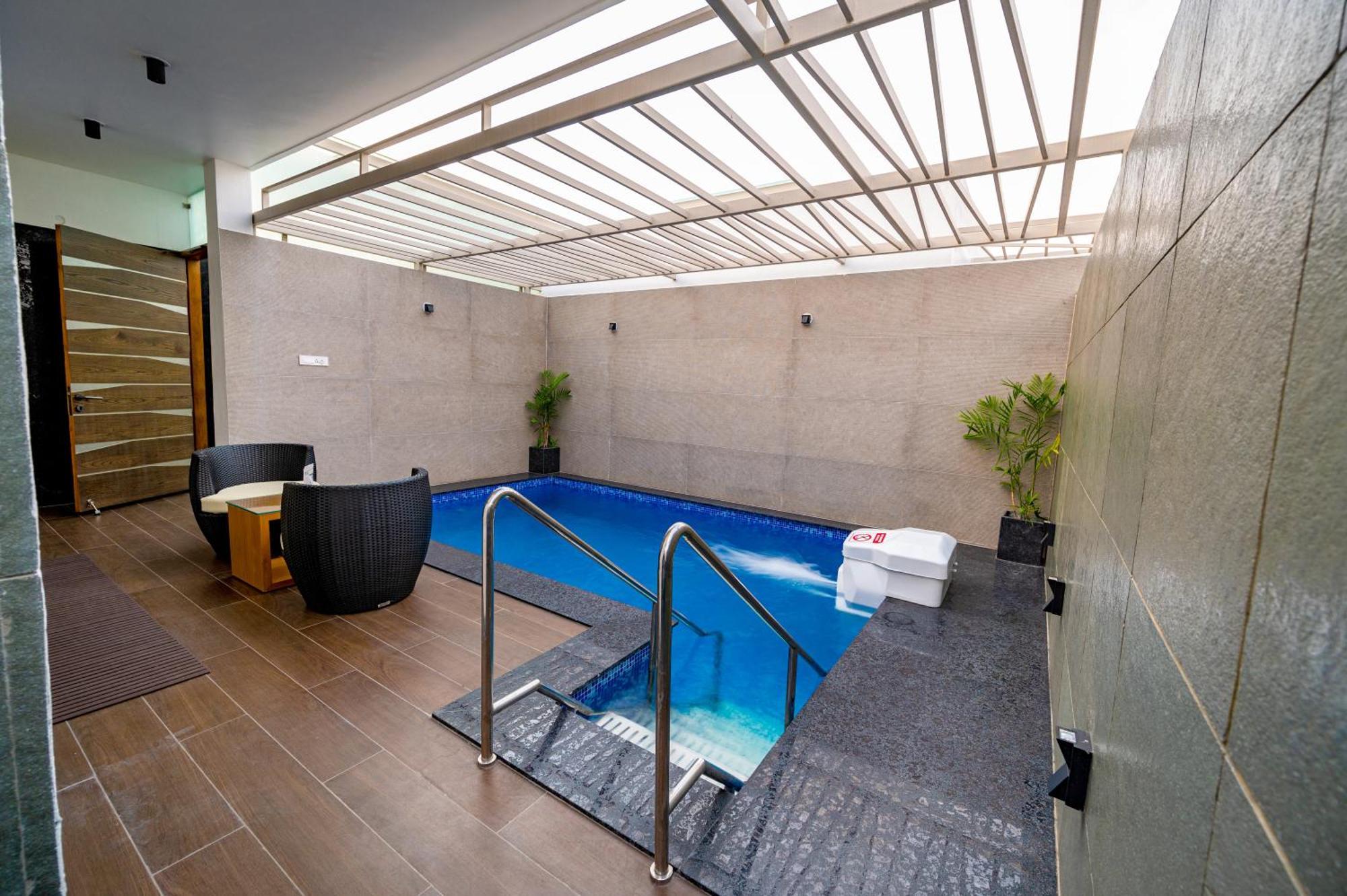 S R Luxury Lodge *