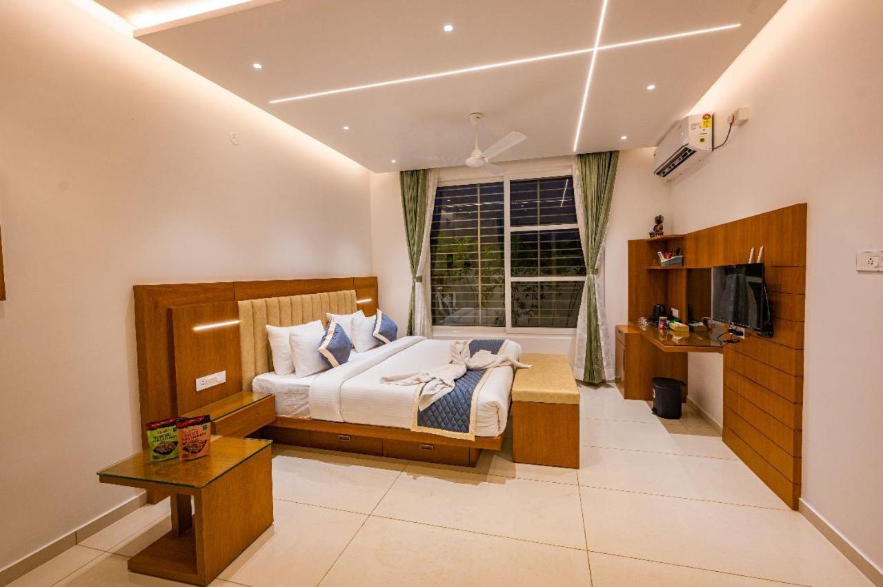 S R Luxury Lodge *