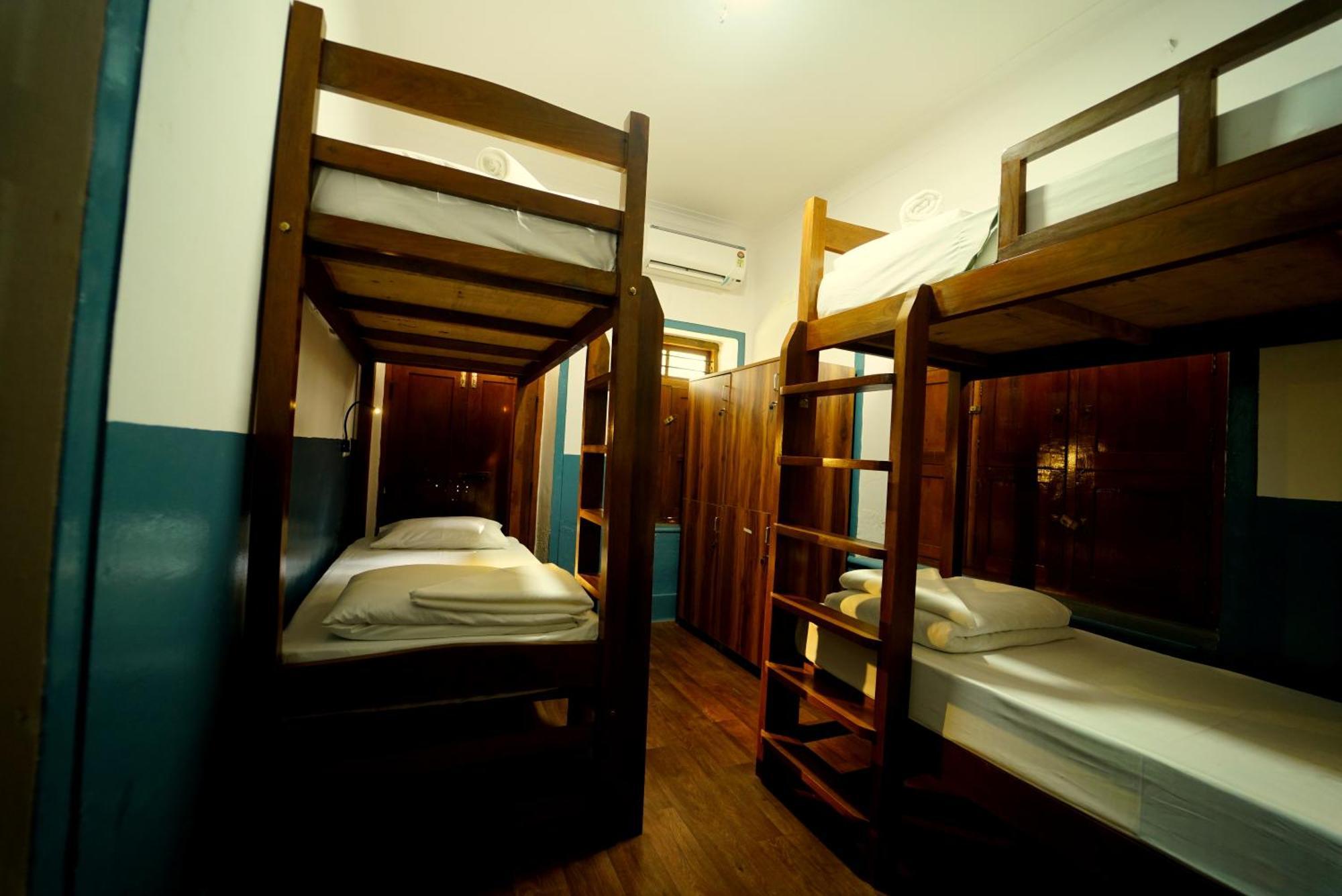 Hostel Leo Vishroam