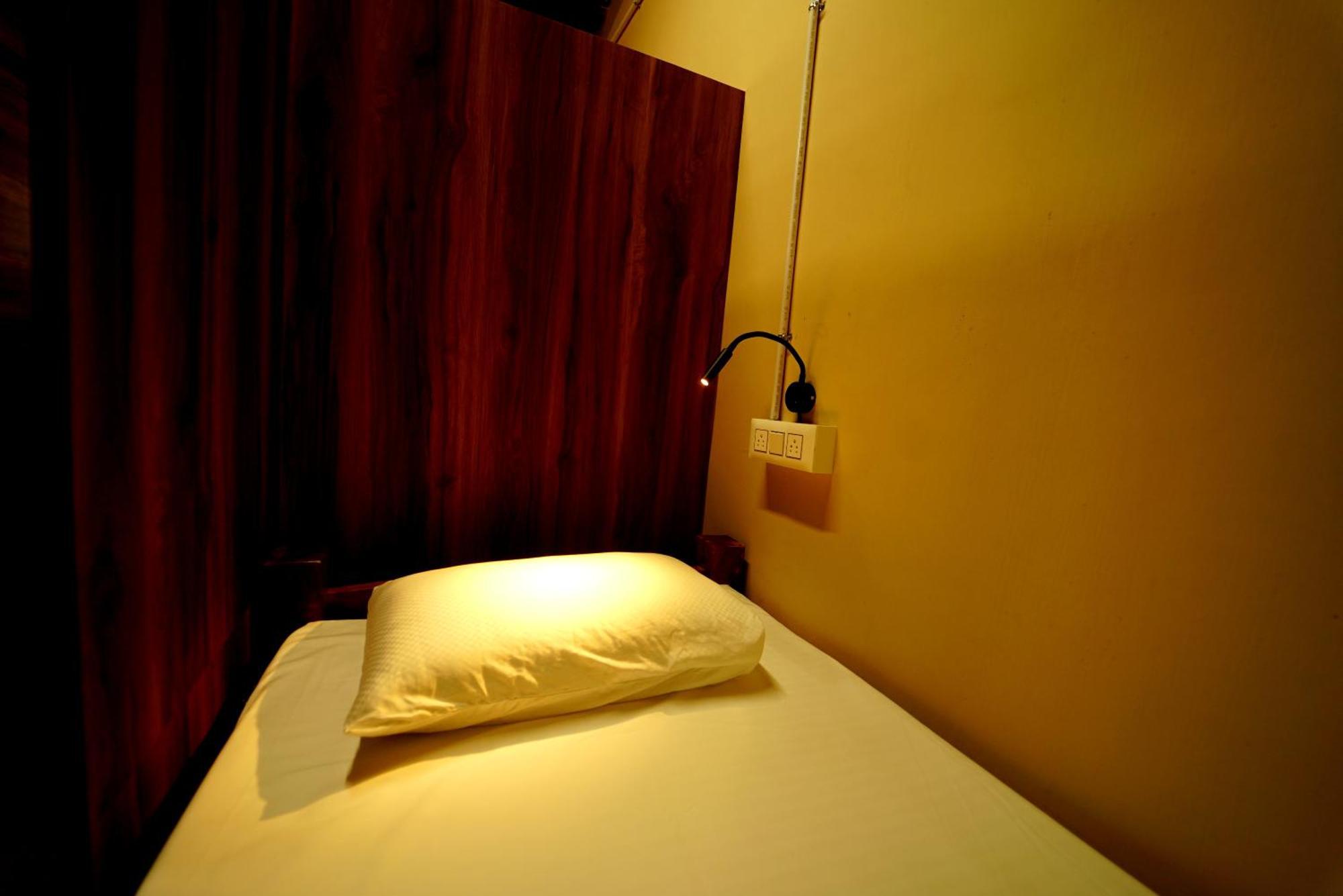 Leo Vishroam Hostel *