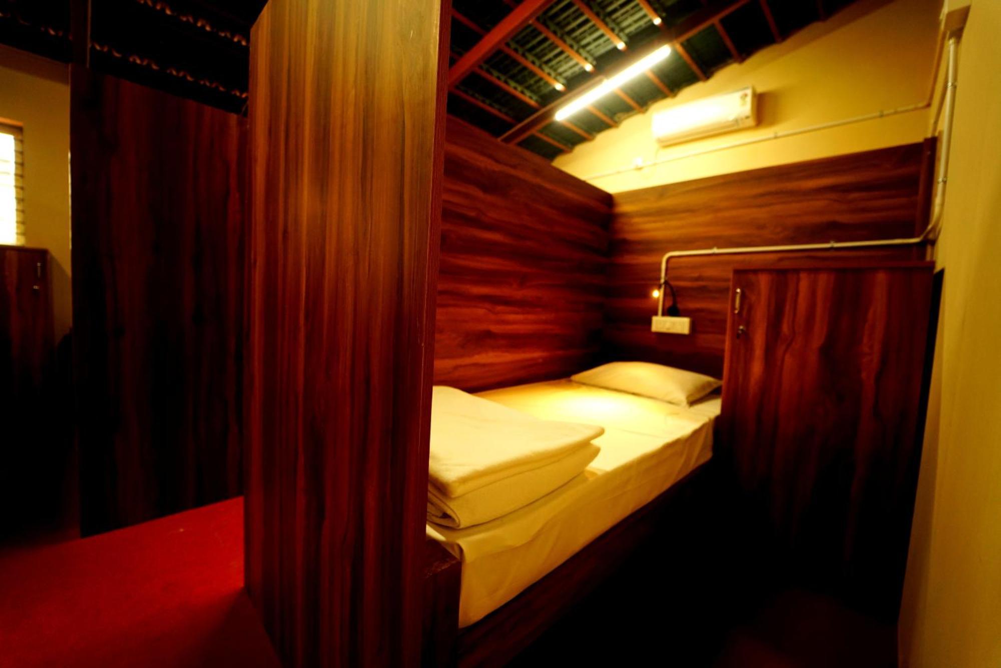 Leo Vishroam Hostel