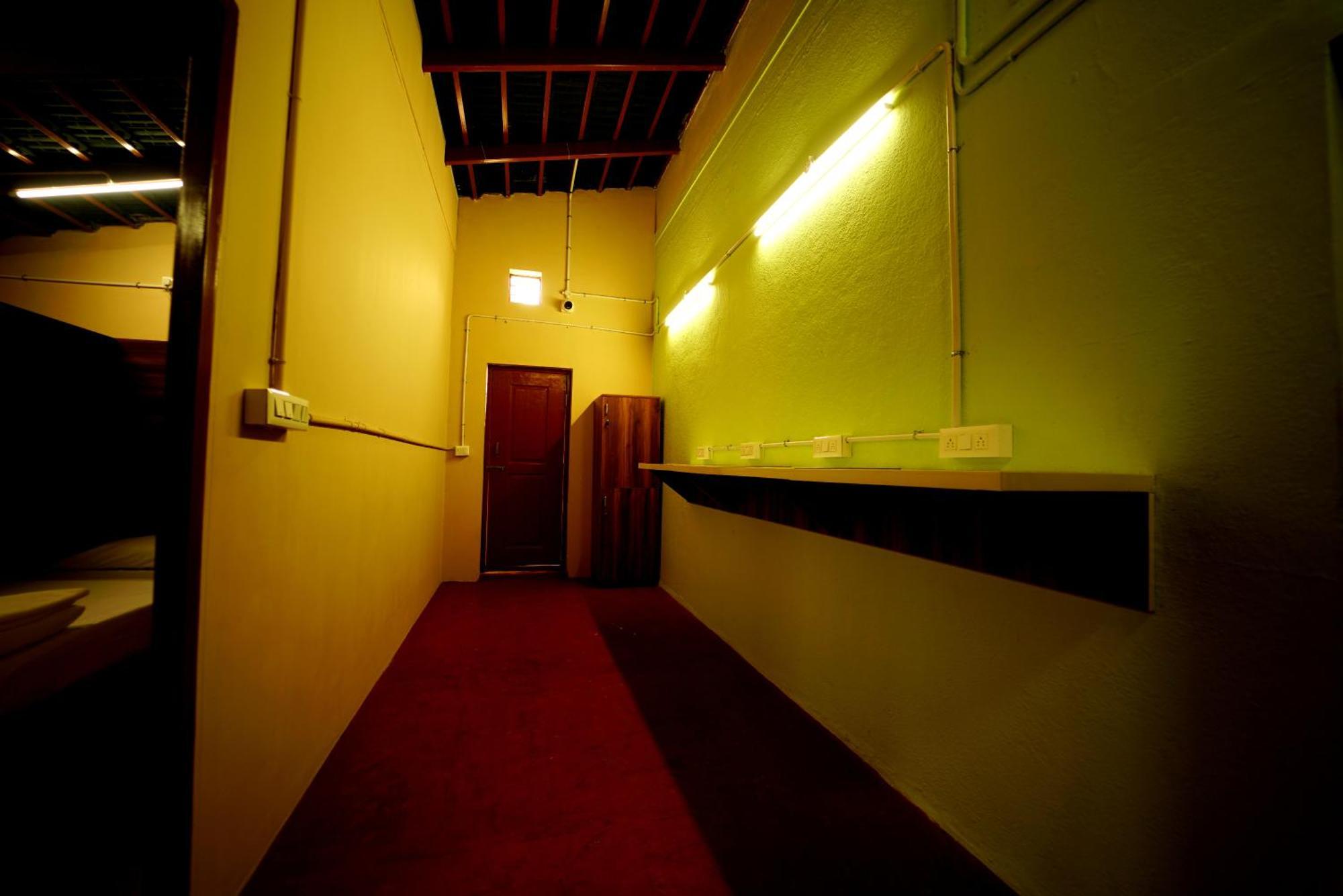 Hostel Leo Vishroam