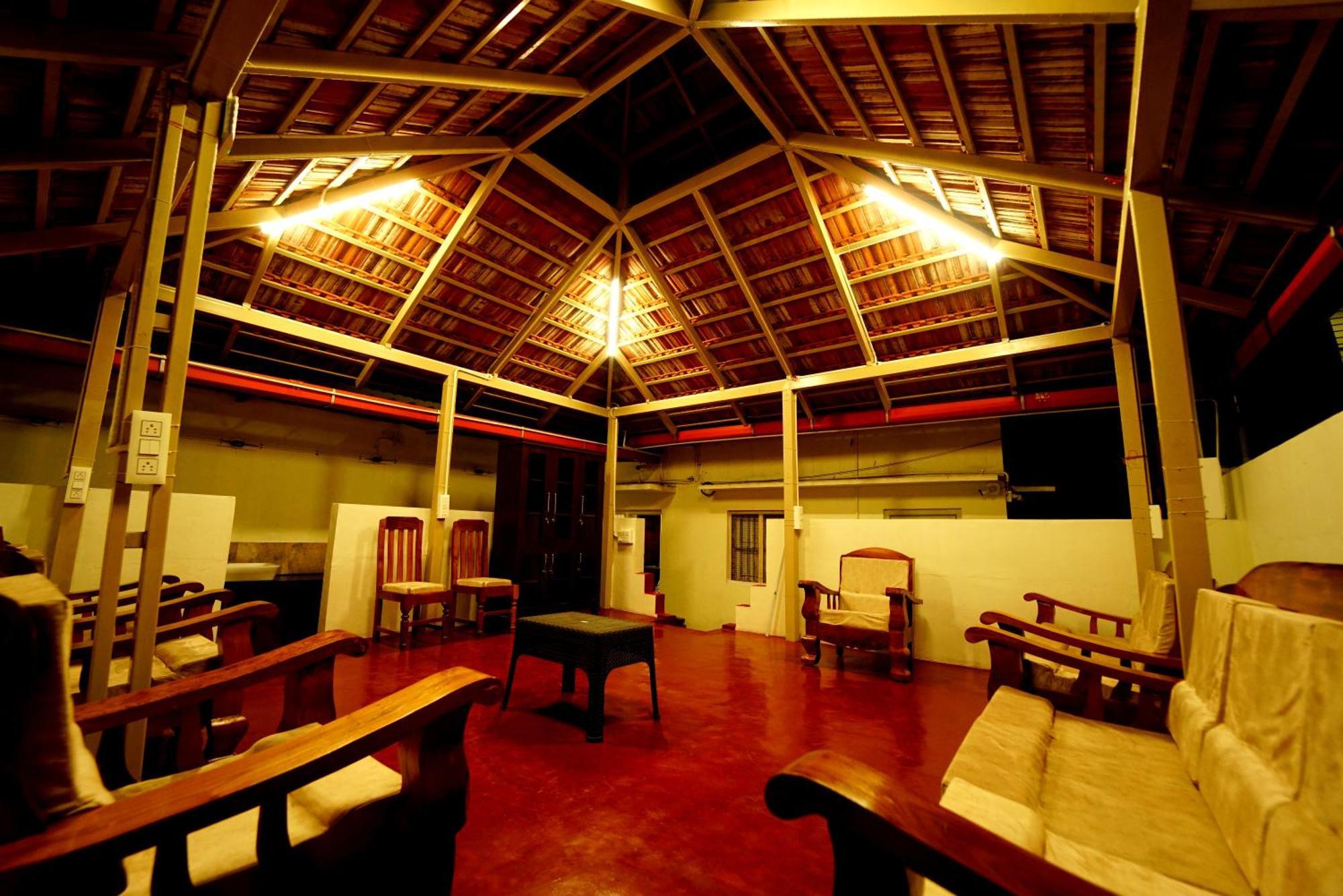 Hostel Leo Vishroam