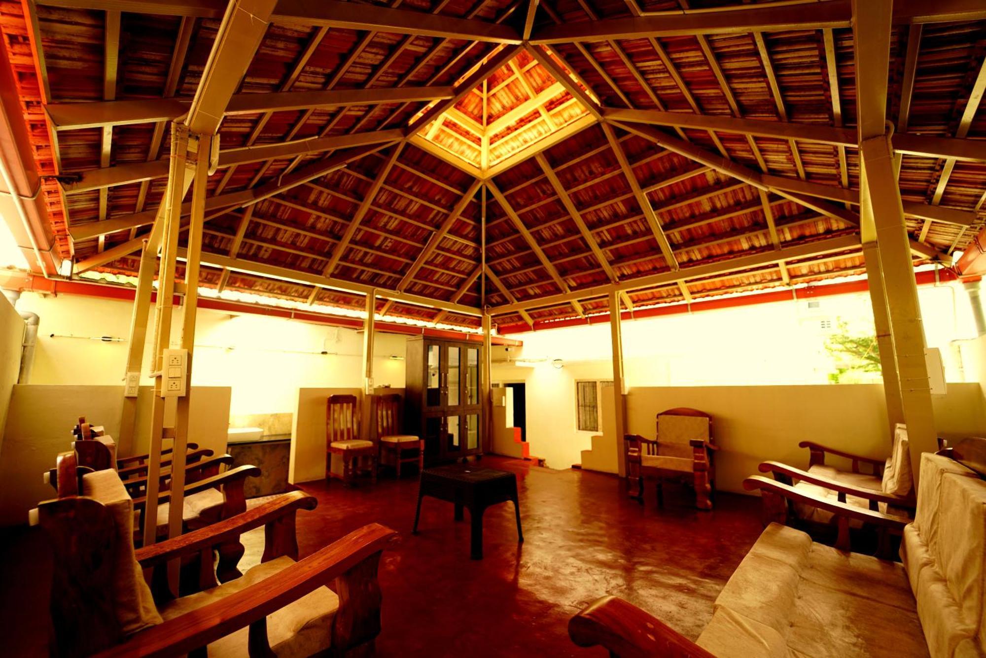 Leo Vishroam Hostel