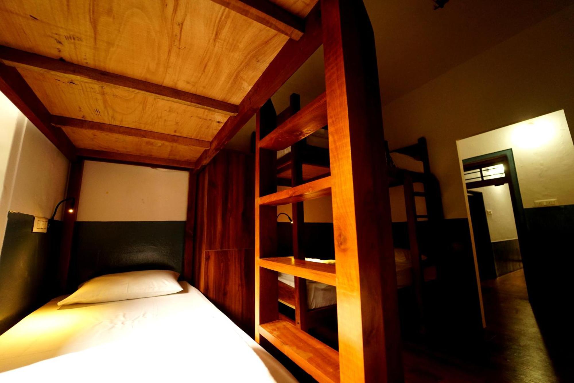 Leo Vishroam Hostel *