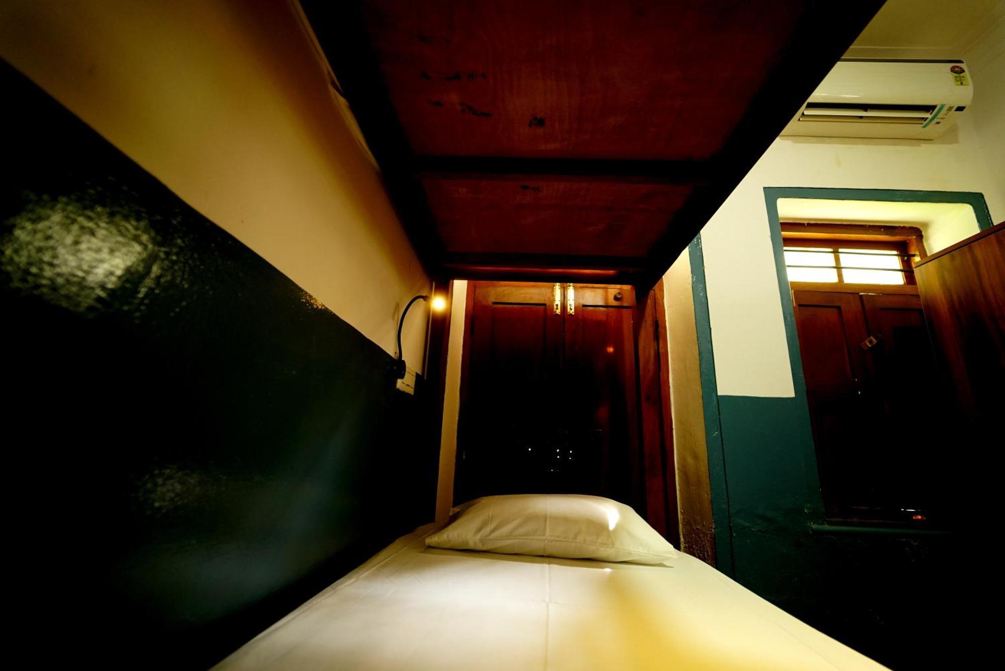 Leo Vishroam Hostel
