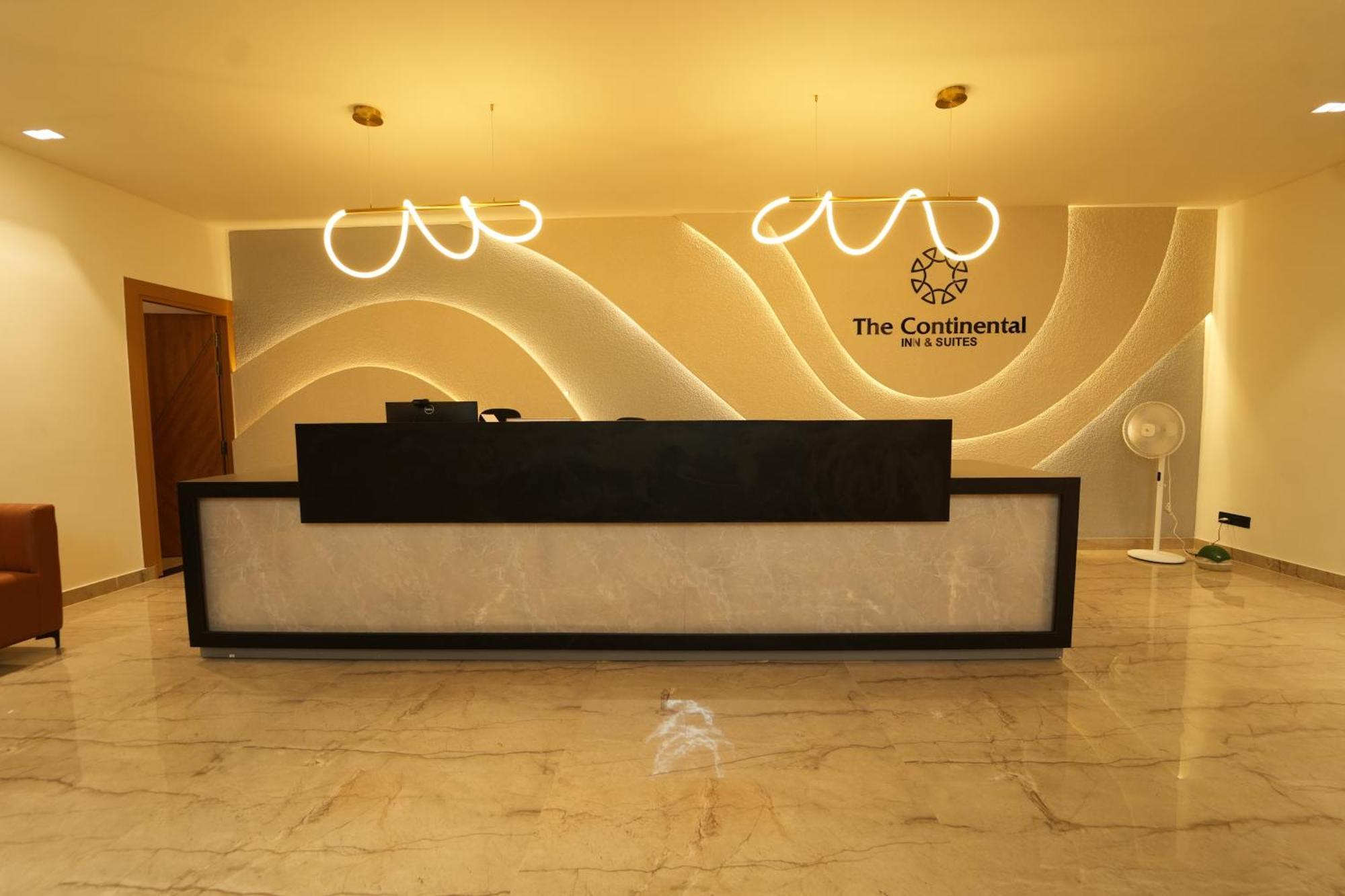 Hotel The Continental &