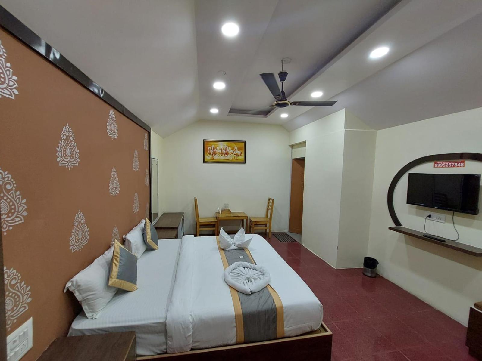 Yogi Golden Hotel 3*