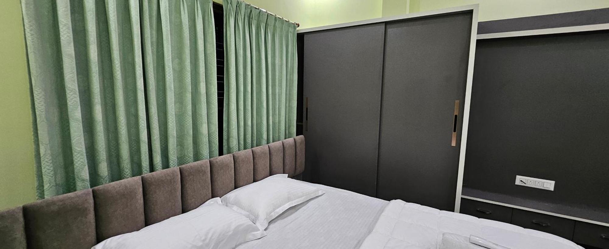 Rashmi Service Apartment