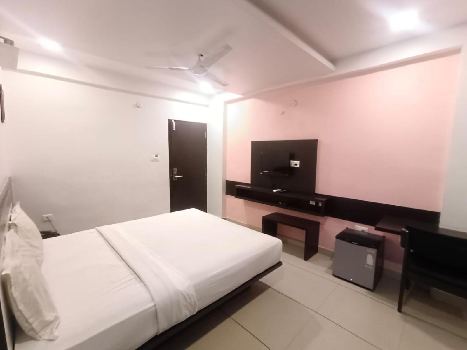 Lodge Center Residency