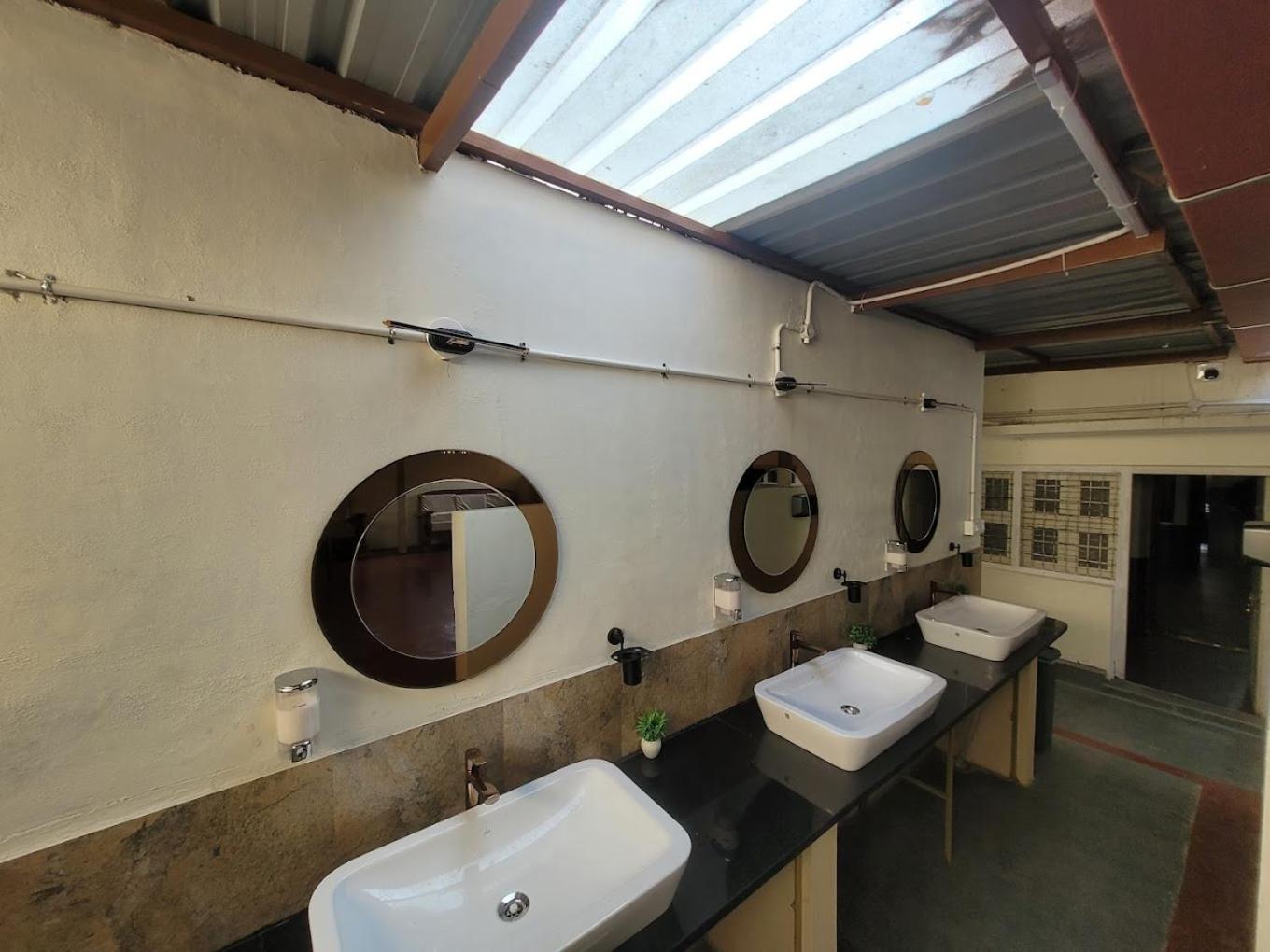 Leo Vishroam Hostel *