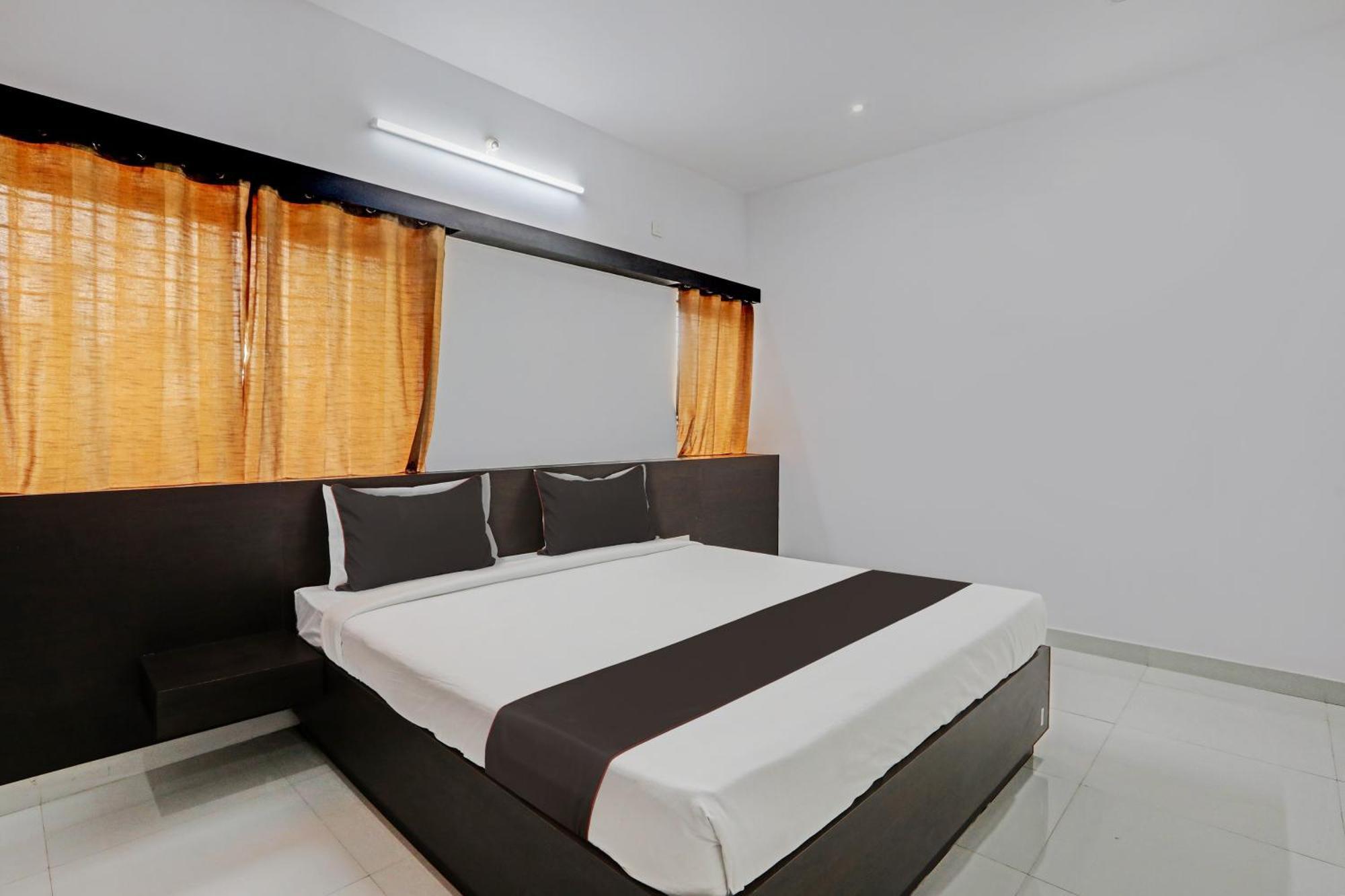 Collection O Emara Grand Mysore