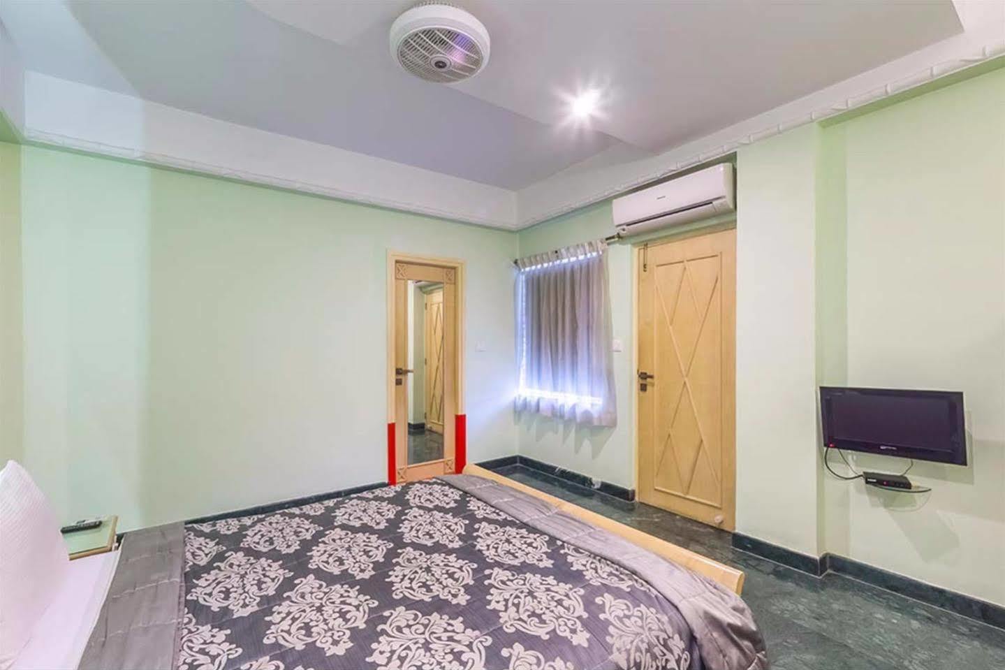 Treebo Komfort Suites, 3 Km From Palace Mysore