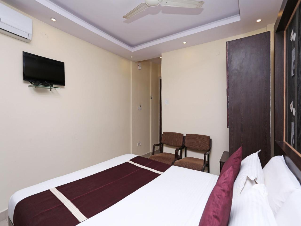 Oyo 5586 Prakash Palace 3*