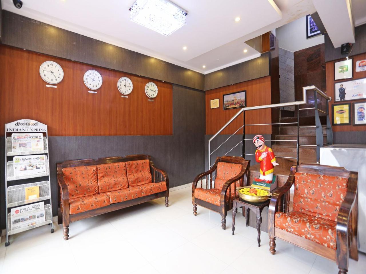 Oyo 5586 Prakash Palace 3*