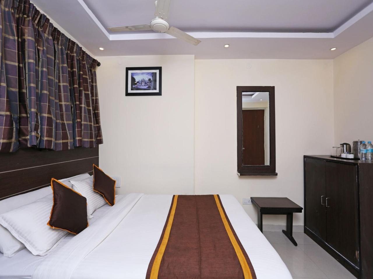 Oyo 5586 Prakash Palace Mysore