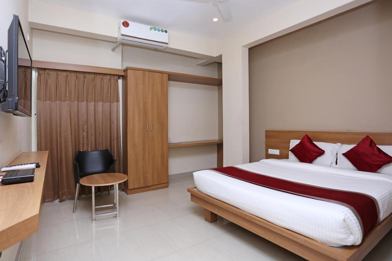Oyo 6447 Samasth And Hotel 3*