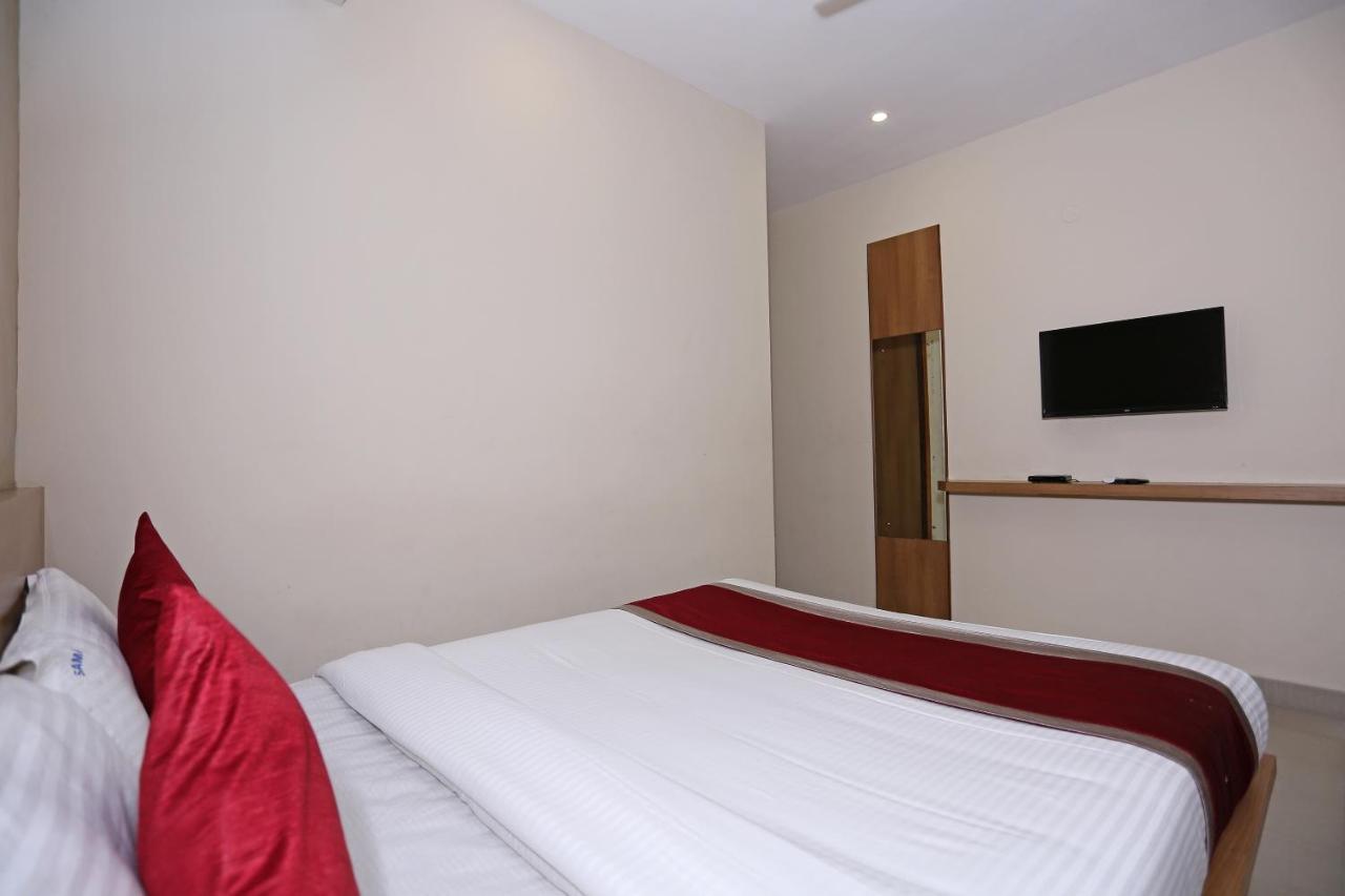 Oyo 6447 Samasth And Hotel 3*