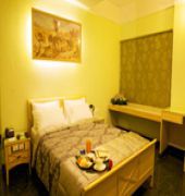 Treebo Komfort Suites, 3 Km From Palace Hotel 3*