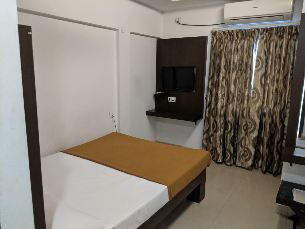 Hotel Aashraya *